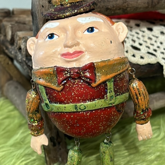 HUMPTY DUMPTEY JOINTED GLITTERY CHRISTMAS ORNAMENT - Picture 2 of 11